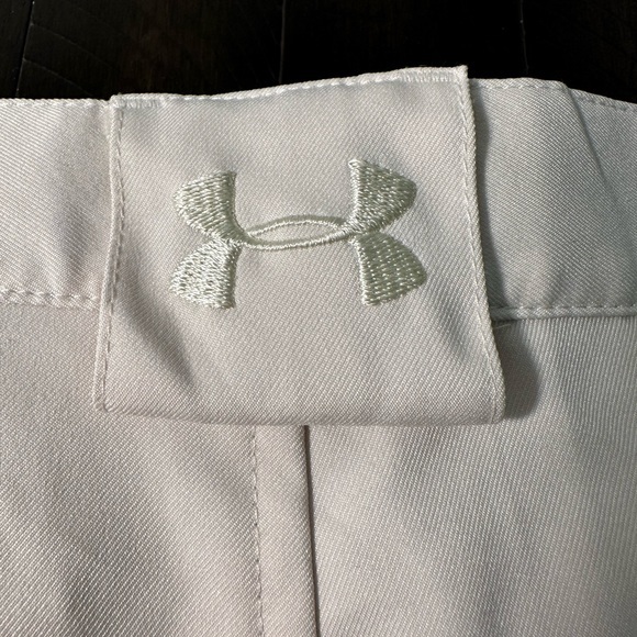 Men’s‎ Under Armour Performance Pleated Front Golf Shorts. Size 36R. Cream. - Picture 1 of 9